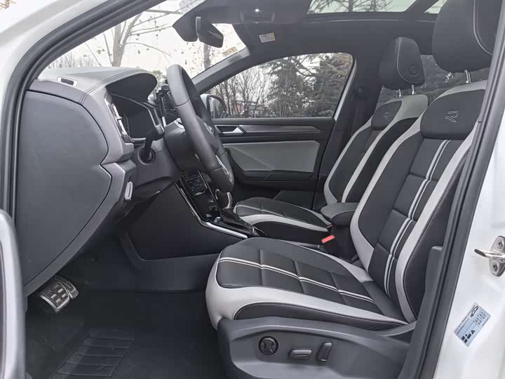 Фото 5 - Volkswagen T-Roc