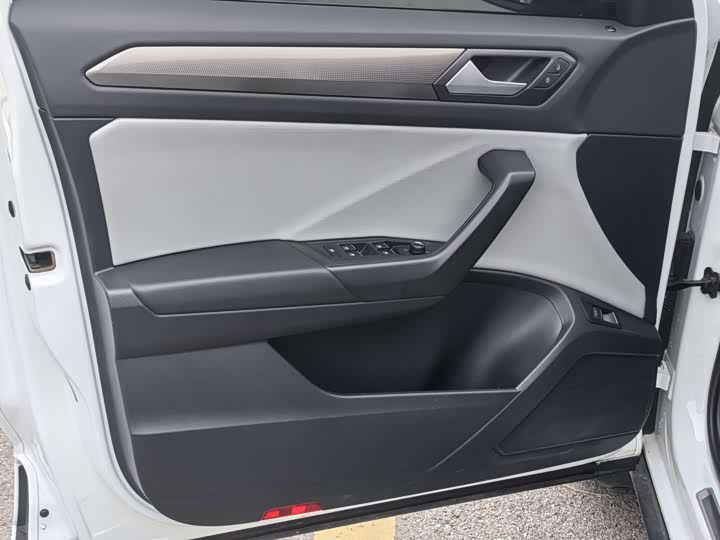 Фото 8 - Volkswagen T-Roc