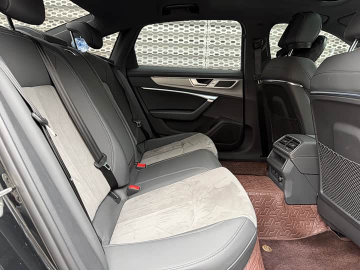 Фото 7 - Audi A6L