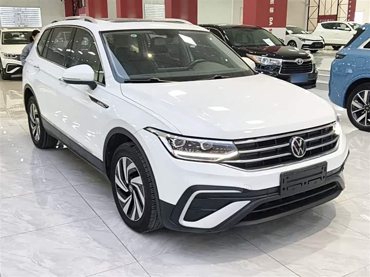 Фото 4 - Volkswagen Tiguan L Pro