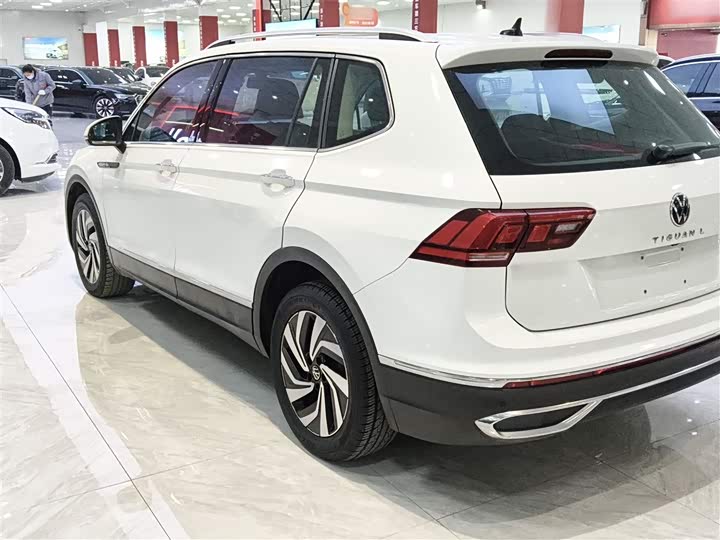 Фото 5 - Volkswagen Tiguan L Pro