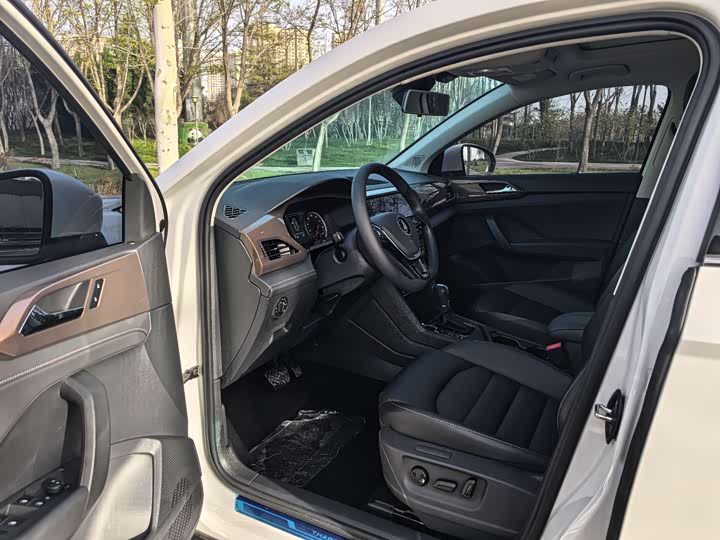 Фото 4 - Volkswagen Tharu