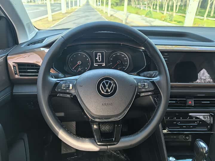Фото 5 - Volkswagen Tharu