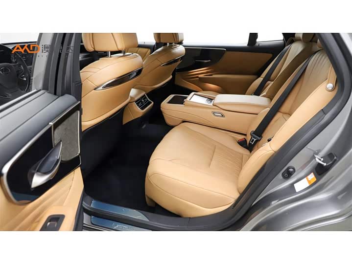 Фото 7 - Lexus LS