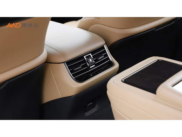 Фото 9 - Lexus LS