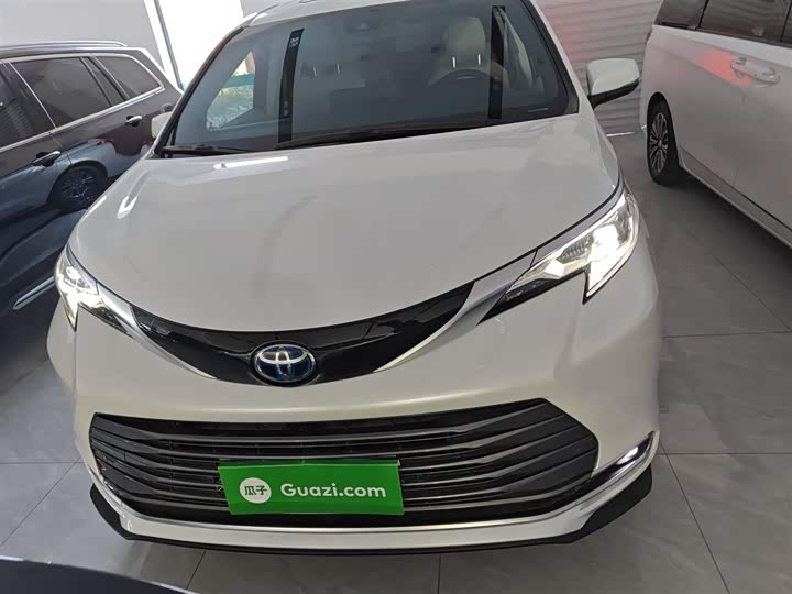 Фото 3 - Toyota Sienna