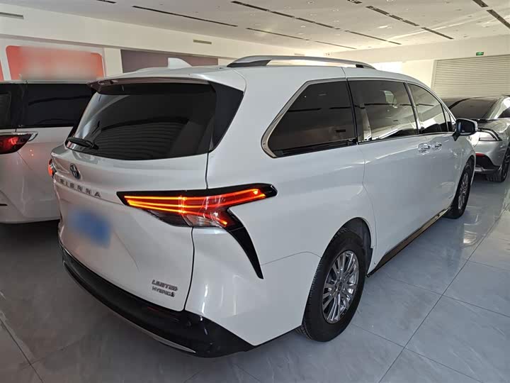 Фото 7 - Toyota Sienna