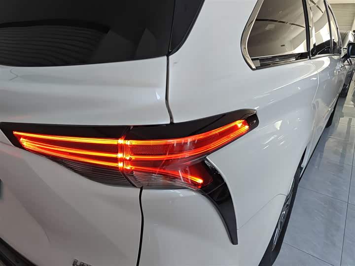 Фото 8 - Toyota Sienna