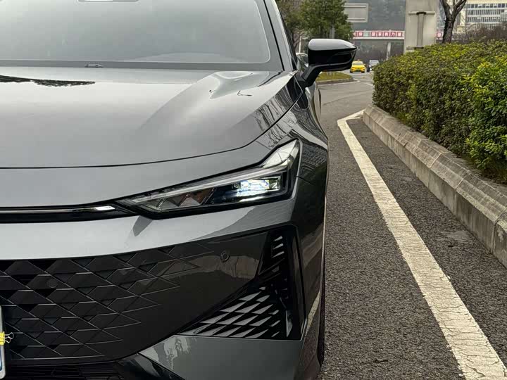 Фото 4 - Changan UNI-V