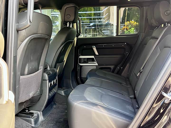 Фото 9 - Land Rover Defender