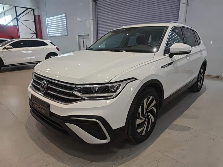 Фото 2 - Volkswagen Tiguan L Pro