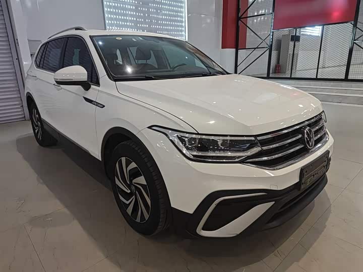 Фото 4 - Volkswagen Tiguan L Pro