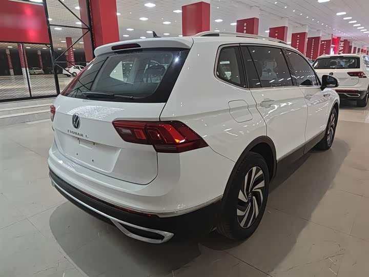 Фото 7 - Volkswagen Tiguan L Pro