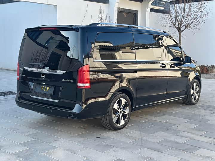 Фото 7 - Mercedes-Benz V-Class