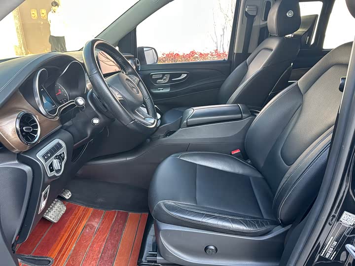 Фото 8 - Mercedes-Benz V-Class