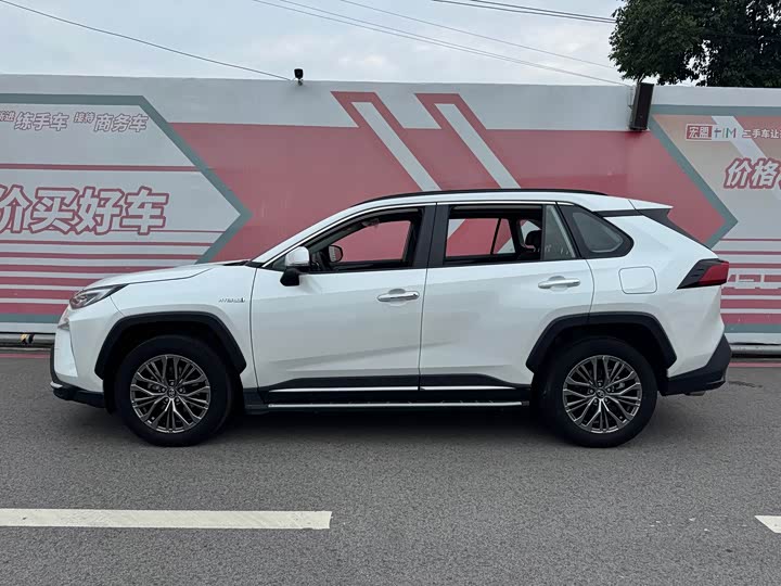 Фото 3 - Toyota Wildlander