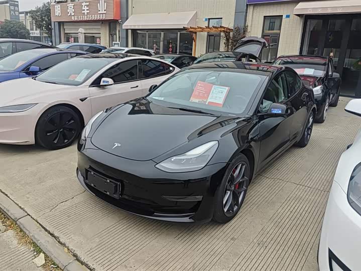 Фото 1 - Tesla Model 3