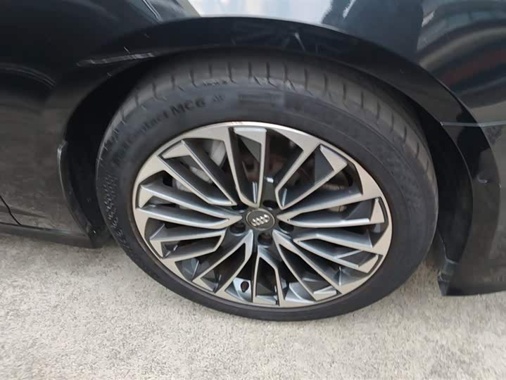 Фото 6 - Audi A6L Hybrid