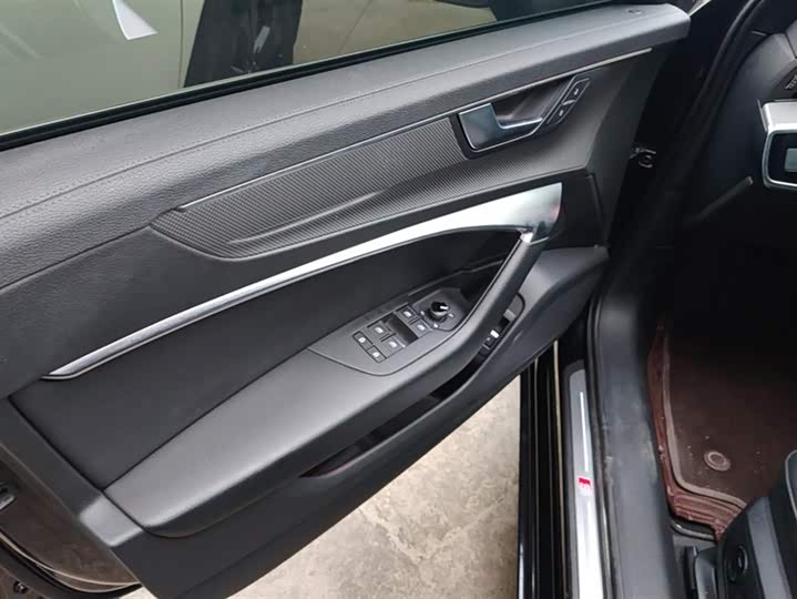 Фото 7 - Audi A6L Hybrid