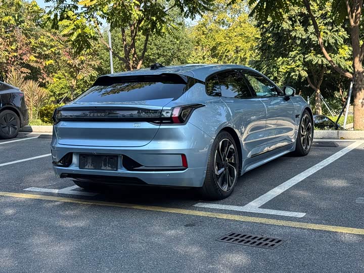 Фото 7 - Zeekr 001