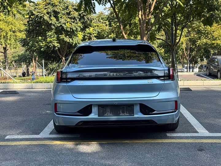 Фото 8 - Zeekr 001