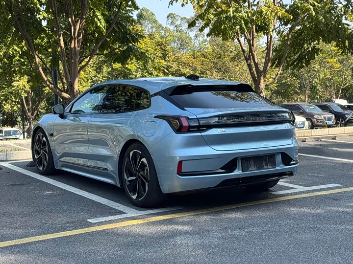 Фото 9 - Zeekr 001