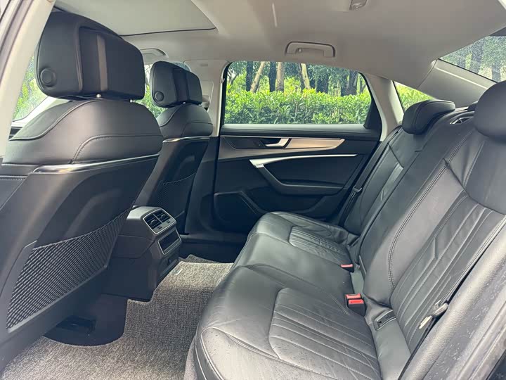 Фото 8 - Audi A6L