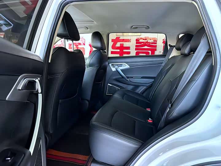 Фото 5 - Geely Atlas