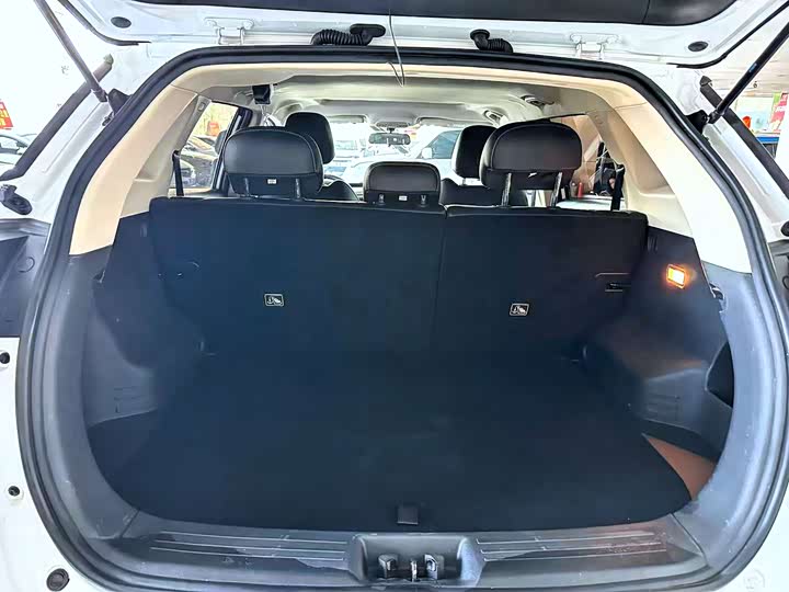 Фото 9 - Geely Atlas