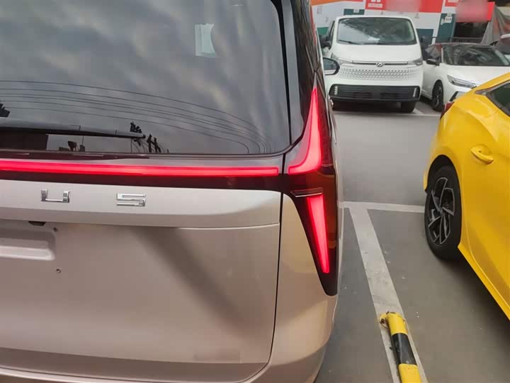 Фото 8 - Maxus G70