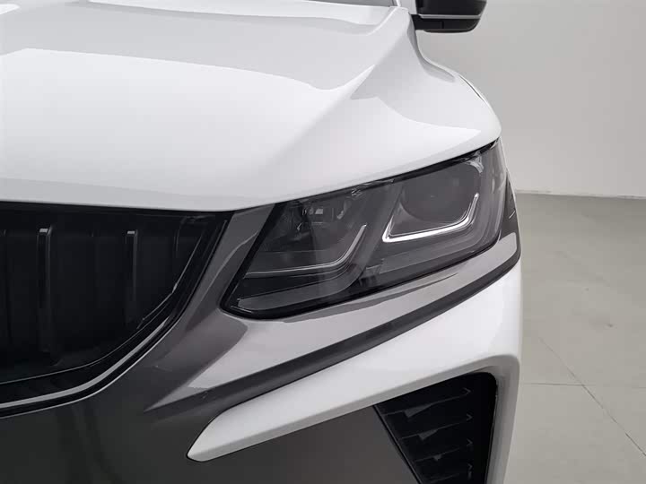 Фото 7 - Geely Coolray