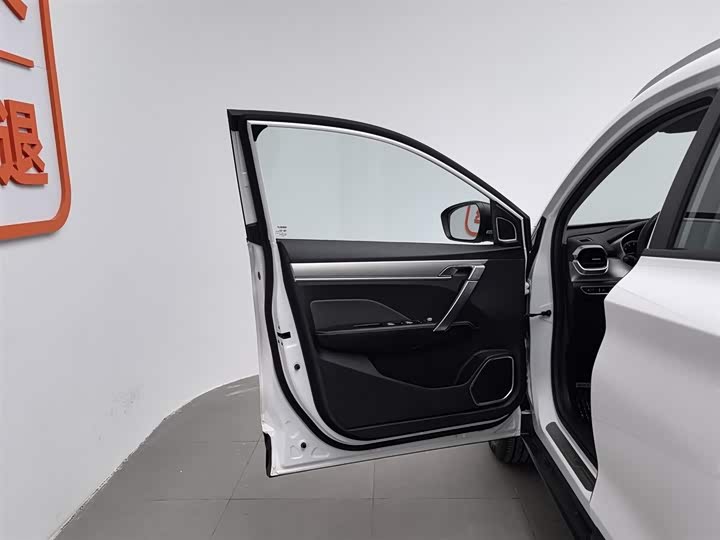 Фото 8 - Geely Coolray