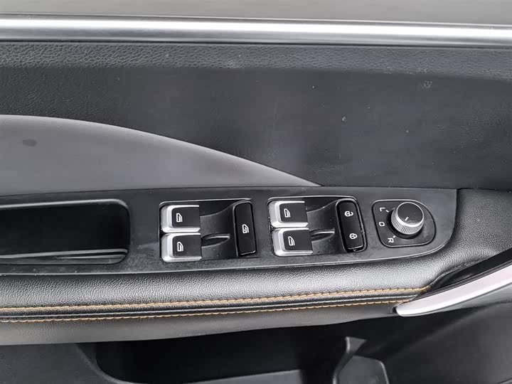 Фото 9 - Geely Coolray