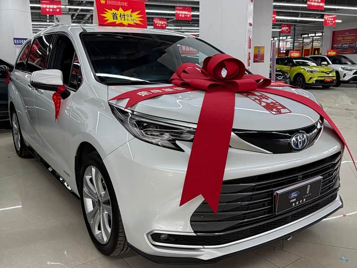 Фото 1 - Toyota Sienna