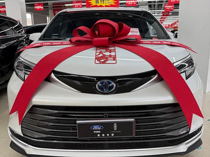 Фото 2 - Toyota Sienna