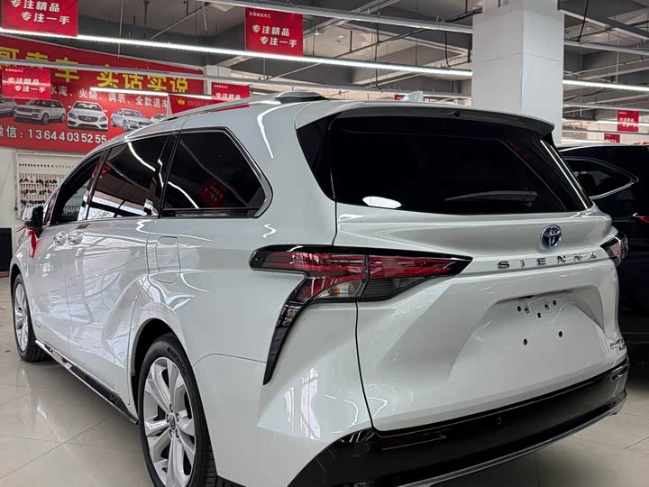 Фото 4 - Toyota Sienna