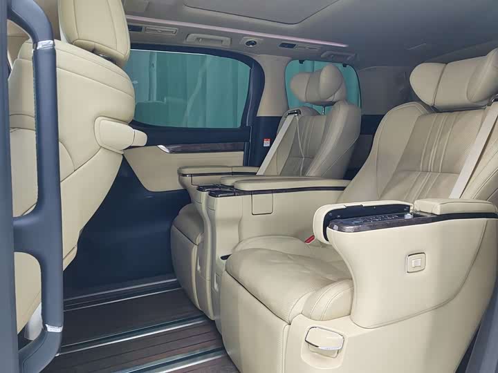 Фото 8 - Toyota Alphard