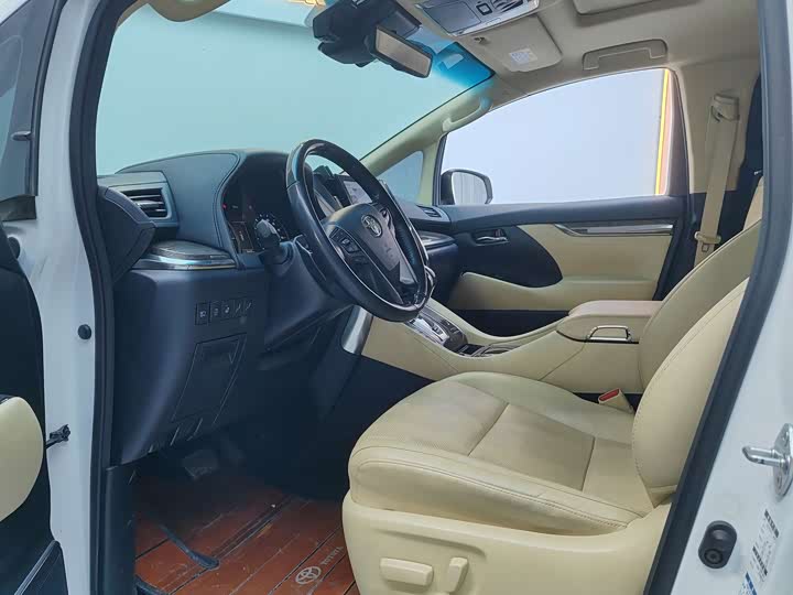 Фото 9 - Toyota Alphard