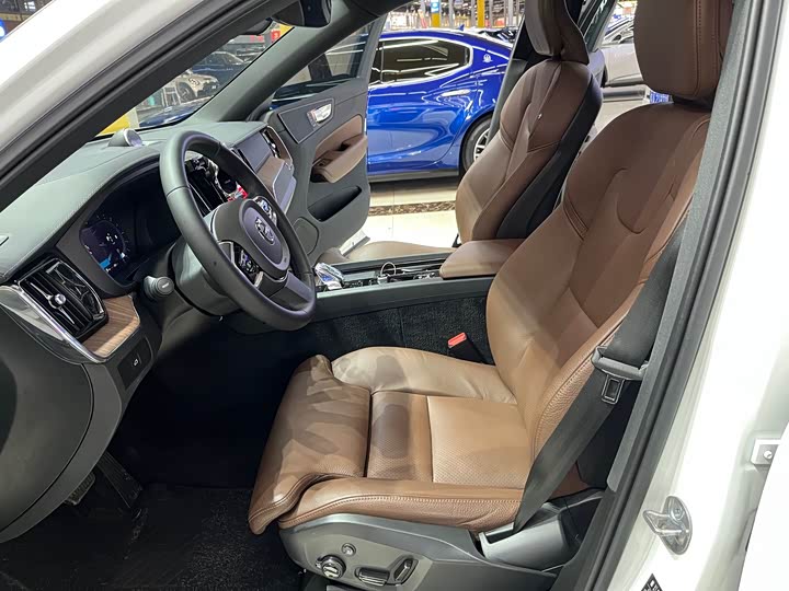 Фото 6 - Volvo XC60