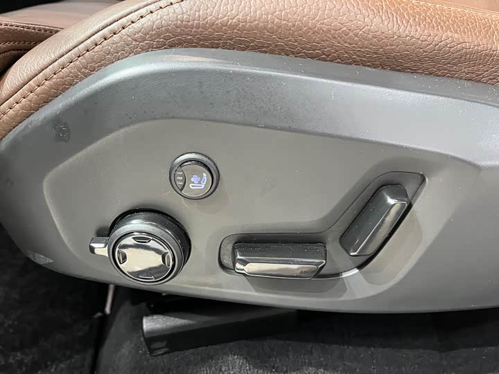 Фото 8 - Volvo XC60