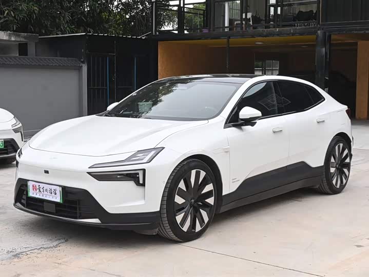 Фото 1 - Polestar 4