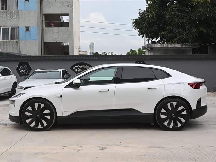 Фото 2 - Polestar 4