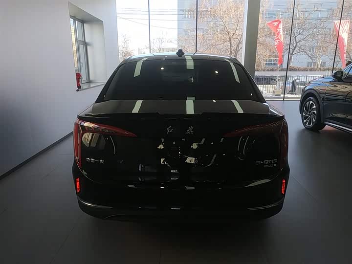 Фото 6 - Hongqi E-QM5