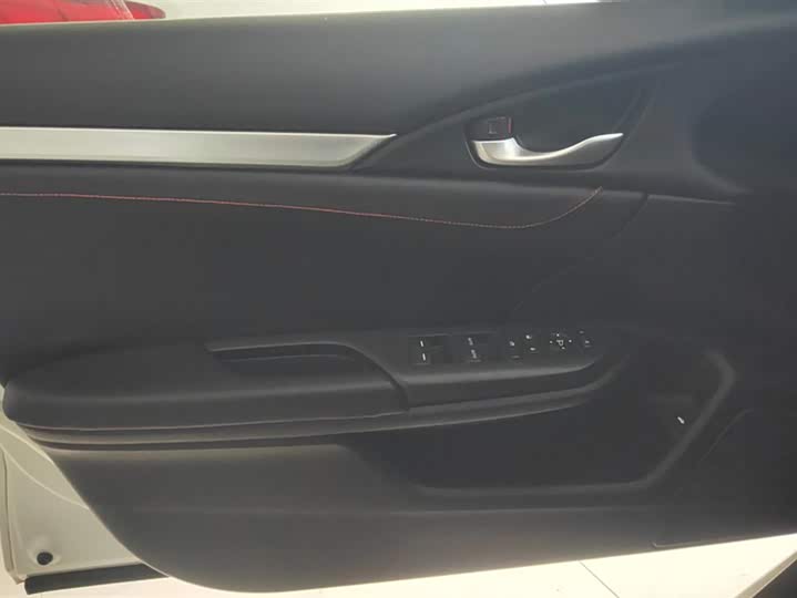 Фото 7 - Honda Civic