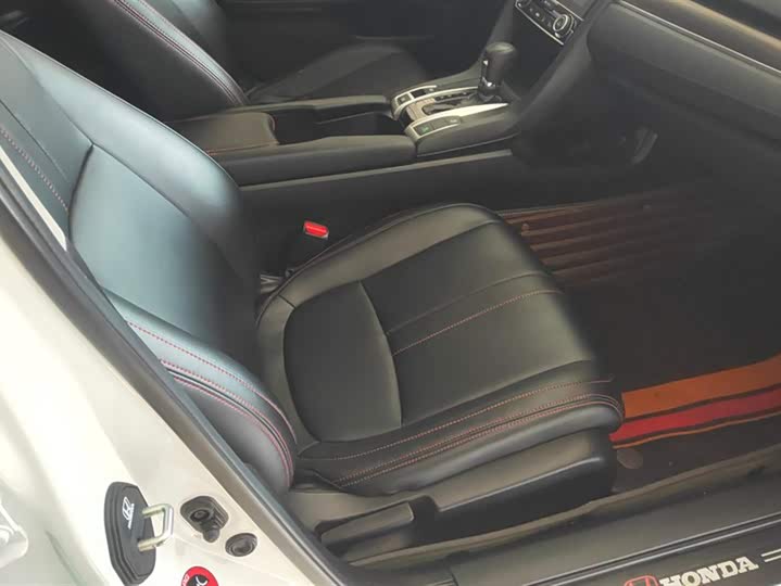 Фото 8 - Honda Civic