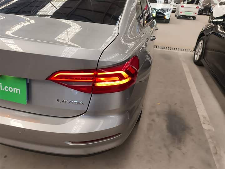 Фото 8 - Volkswagen Lavida