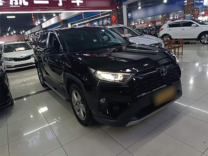 Фото 4 - Toyota RAV4