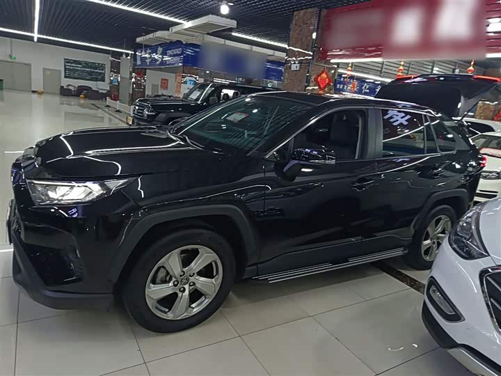 Фото 5 - Toyota RAV4