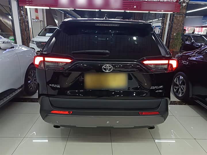 Фото 6 - Toyota RAV4