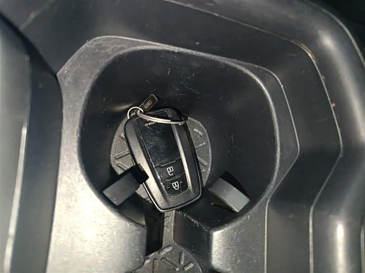 Фото 9 - Toyota RAV4